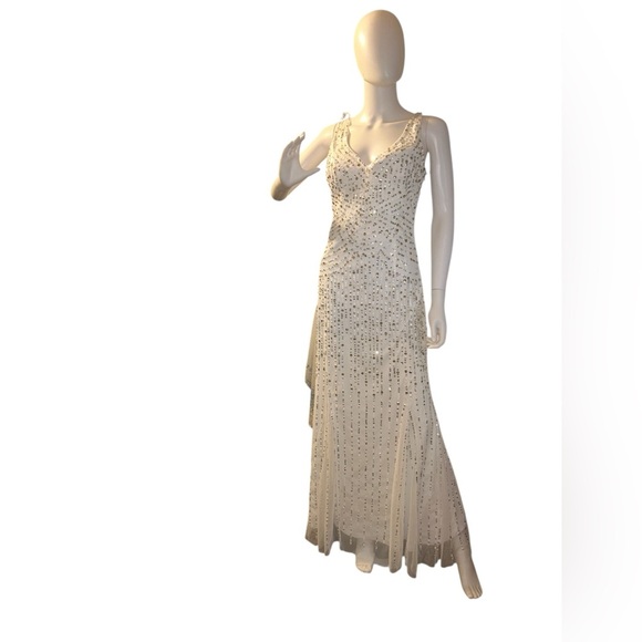 Beautiful White Dress With Sequins Full Length Size 6 By Cache - Picture 2 of 13